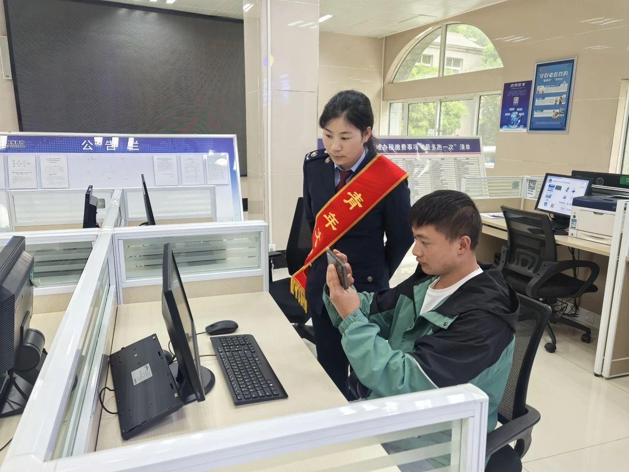 六盘水税务：青春筑梦税务蓝 文明服务谱新篇