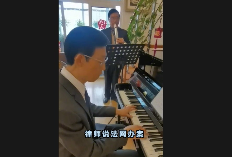 法治放光芒