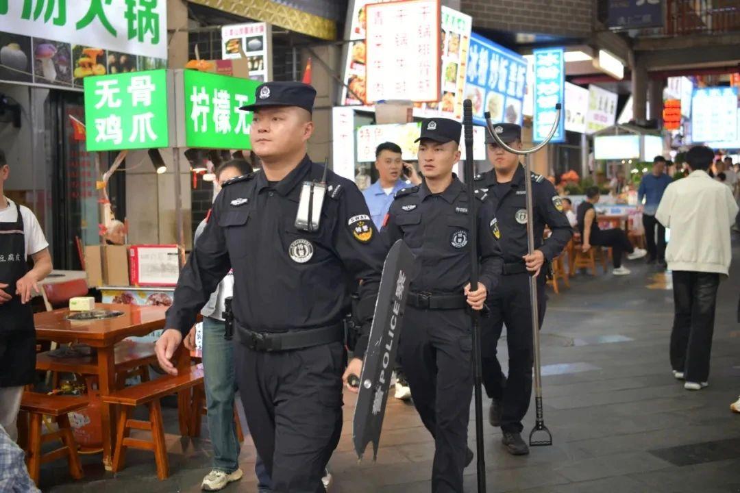 以“警察蓝”守护“端午安” 贵州公安交出合格的平安答卷