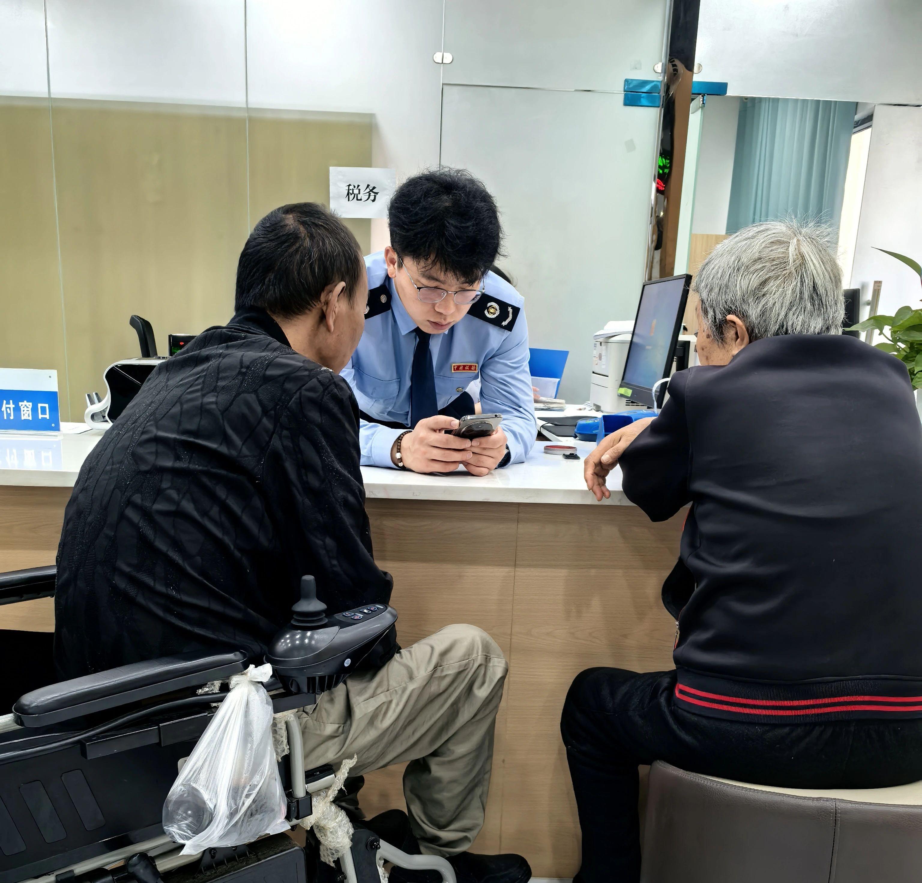 六盘水六枝税务精细服务 让办税服务更有温度