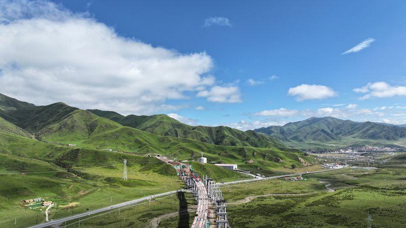 甘肃甘南：科技筑路 引领高原生态交通新篇章