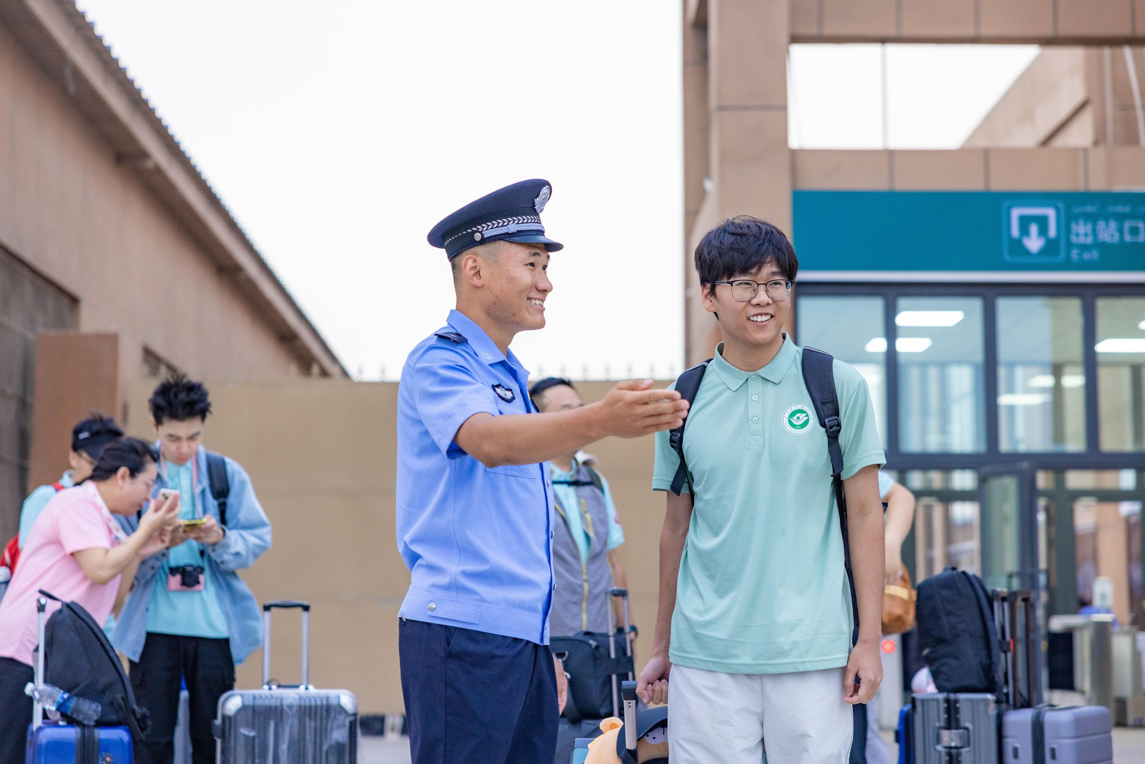 喀铁公安倾力护航支教团队抵岗