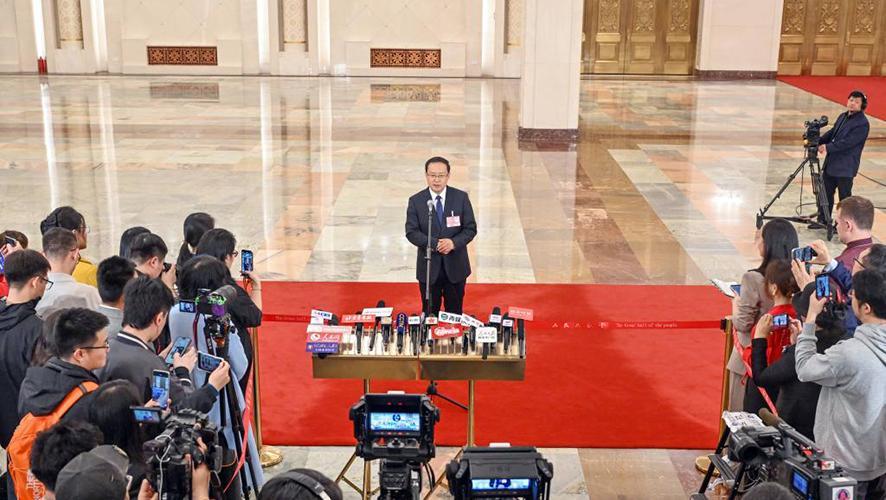 文化和旅游部部长孙业礼接受媒体采访