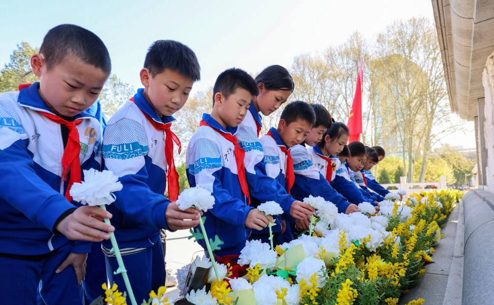 清明将至 缅怀先烈